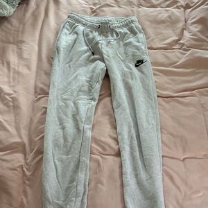 Nike kids sweatpants, worn but good condition and size small. tag did fall off